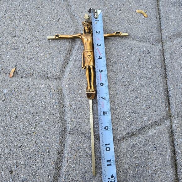 Vintage Inri Brass Tone Metal Wall Hanging Cross Crucifix - Picture 10 of 11